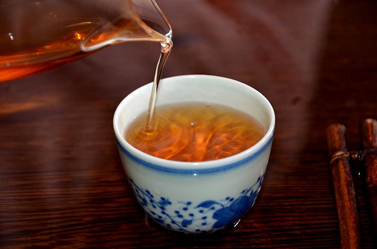 2005年双江孟库冰岛茶王饼珍藏品评测